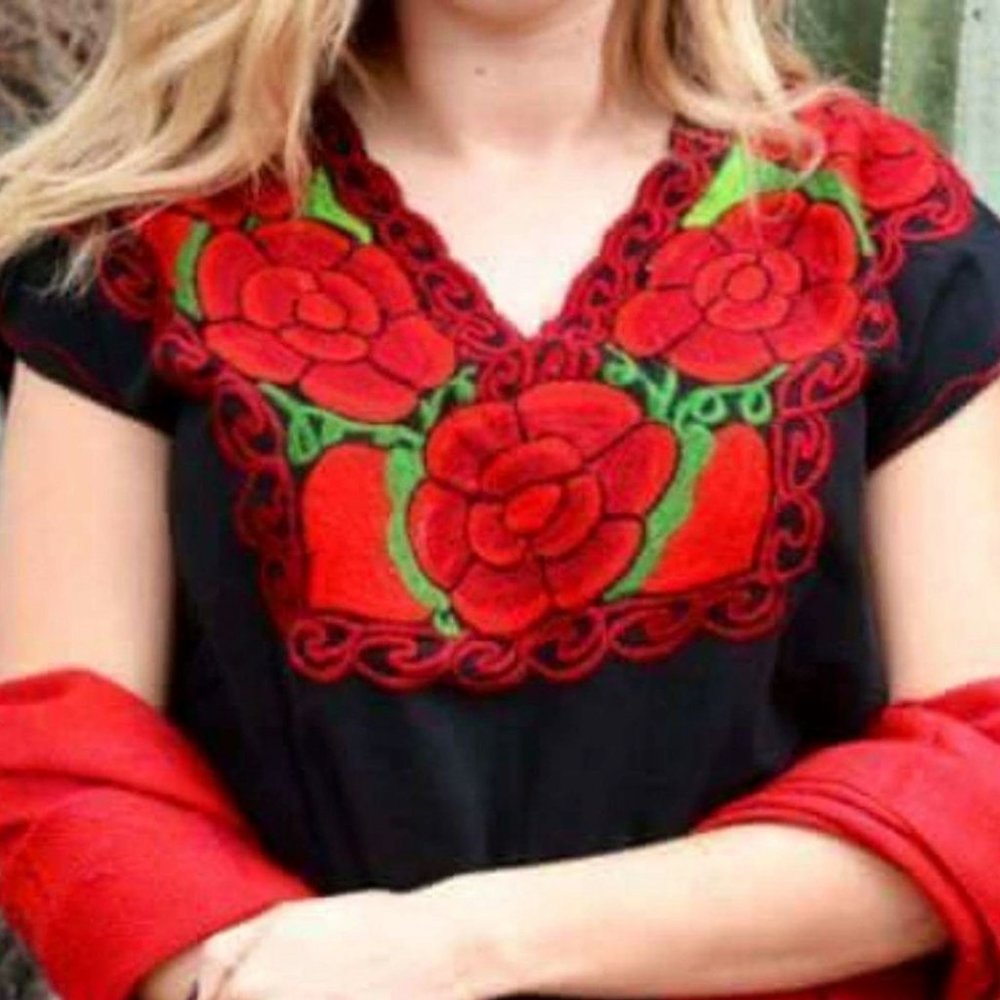 Beautiful Black Mexican Embroidered Blouse (M)